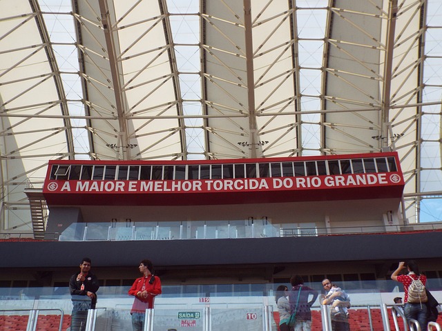 詹姆斯与拉 詹姆斯与拉